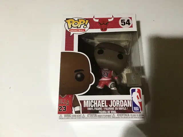 Funko Pop Basketball#54 Michael Jordan Chicago Bulls w/Protector in Arts & Collectibles in Longueuil / South Shore - Image 5