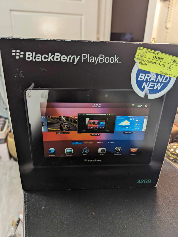 NEW Blackberry Playbook 32 GB With Original Box dans iPad et tablettes  à Ville d’Edmonton