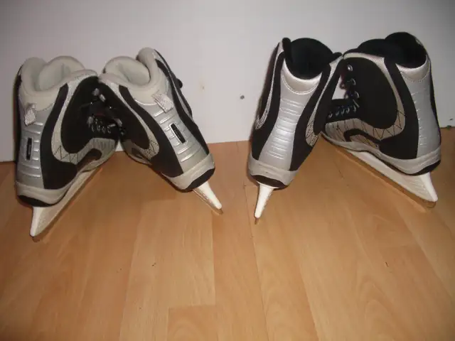 patins chaud _ SOFTEC _ size 10 US men or 11 US homme warm soft in Skates & Blades in City of Montréal - Image 5