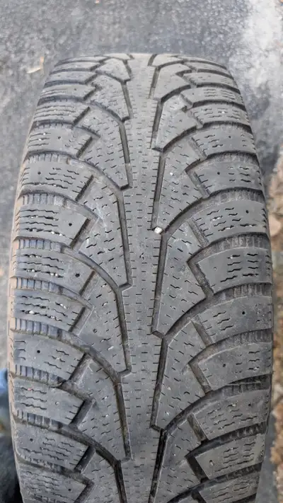 Set of 4x Nokian Nordman 5 225/60R17 mounted on rims. Probably only have a season or so left. These...