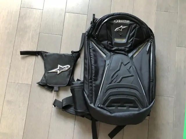 motorcycle backpack $200 cash. Ad remove once sold in Motorcycle Parts & Accessories in Mississauga / Peel Region - Image 2