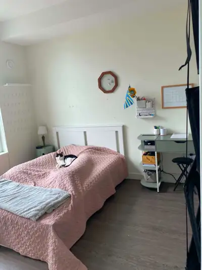 I'm looking for a new flatmate to fill a room in a lovely 2 bedroom/2 bathroom place near Kingsway x...