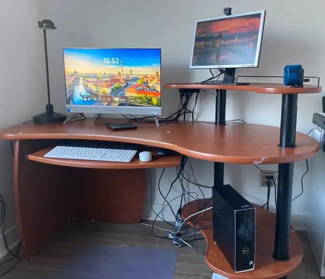Bureau d’ordinateur in Desks in West Island - Image 2