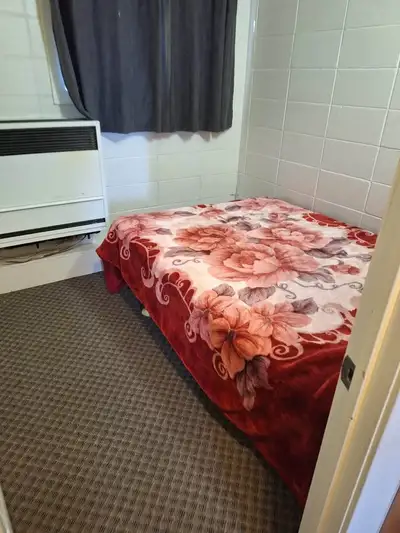 One bedroom apartment with full kitchen and full bathroom, bedroom and living room. Long-term rental...