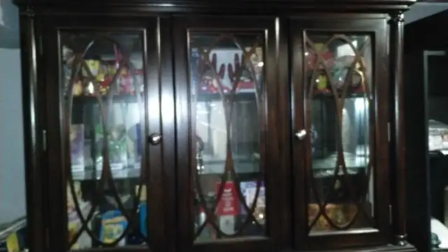 Traditional Dark Wood China Cabinet in Hutches & Display Cabinets in Winnipeg - Image 6