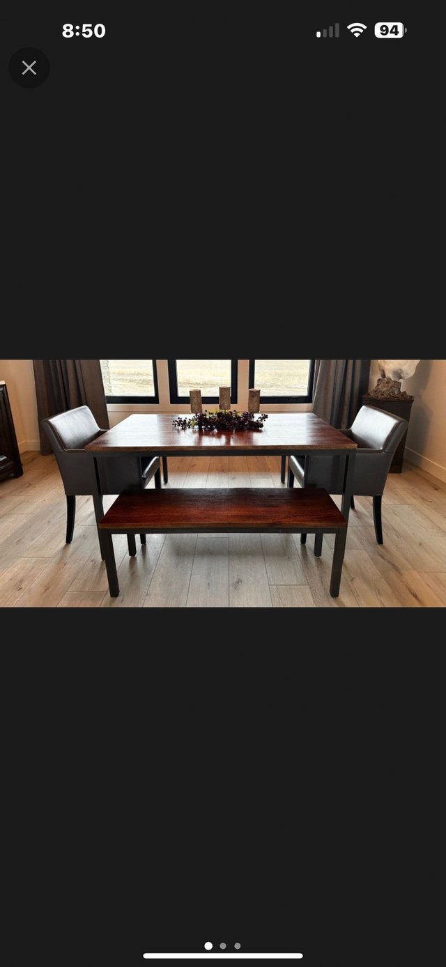 Dining table set in Dining Tables & Sets in Lethbridge