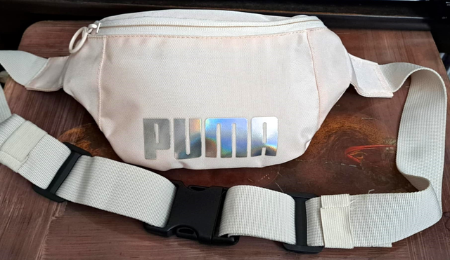 Puma Waist Logo Crossbody Waist Belt Bag Like New in Bags & Luggage in City of Toronto - Image 5