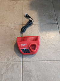 MILWAUKEE M12 Charger
