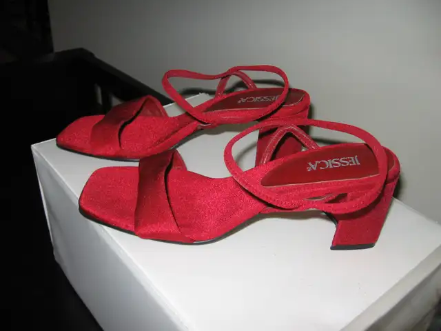 Sandals- with ankle straps.  Unused- in excellent condition in Women's - Shoes in City of Toronto - Image 4