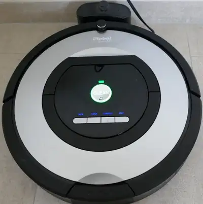 A qui la chance ?! Je vend mon IRobot ROOMBA modèle 730 fidèle a la tache. 60$ Laval. Livraison poss...