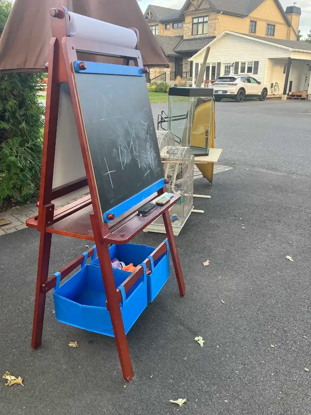 Chevalet pour enfants/children's easel in Toys & Games in Ottawa - Image 3