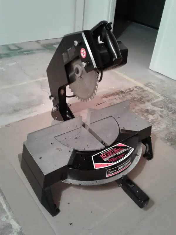 10 Inch Sears Craftsman Miter Saw in Power Tools in Medicine Hat - Image 6