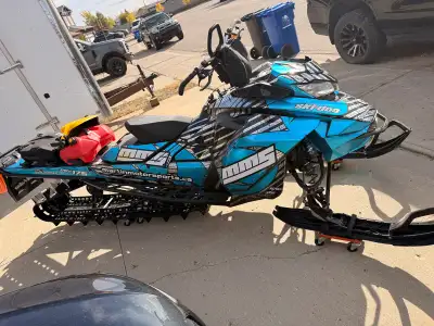 2018 skidoo summit 850 etec 175 Has newer track. Shot start. Can. Warp. Munster finger throttle. Lin...
