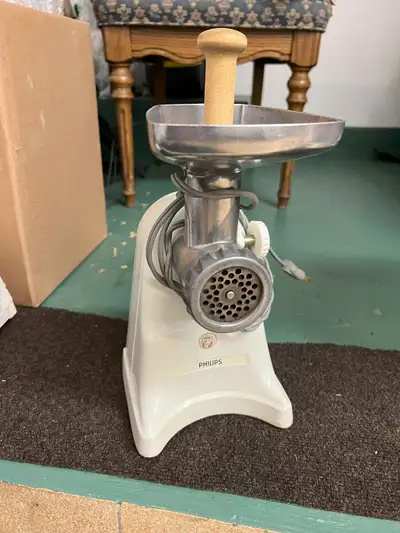 Moulin à viande antique Philips / Vintage meat grinder Philips, View more