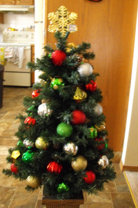 3 FOOT 5 INCHES FULLY DECORATED CHRISTMAS TREE