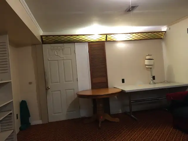 Spacious quiet furnished room closed to subway stn