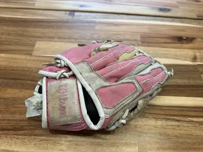Wilson 10" Child's T-Ball Baseball Glove Good Condition Left hand glove, right hand throw
