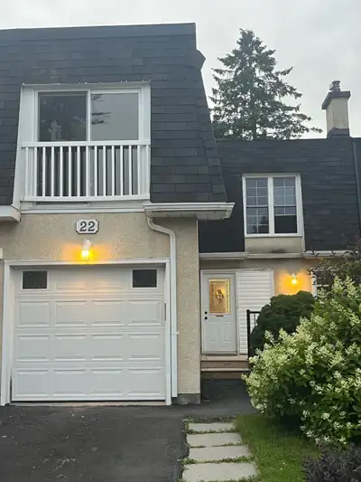 Beautiful 3-Bedroom Townhouse for Rent – Bells Corners, Ottawa West Spacious • Updated Kitchen • Fin...