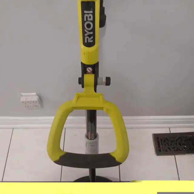 Yardworks and Ryobi Electric Weed Trimmer 14 in. in Lawnmowers & Leaf Blowers in City of Toronto - Image 6