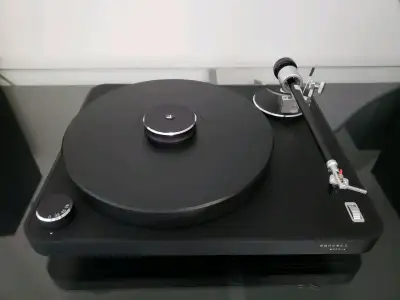 Clearaudio Concept Turntable w/ Satisfy Kardan Tonearm + Hana SH, View more