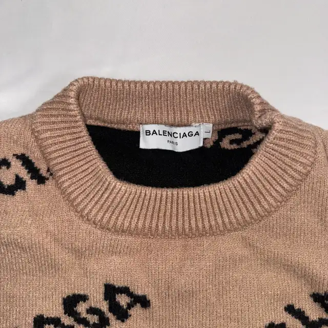 Balenciaga Sweater in Men's in Mississauga / Peel Region - Image 3