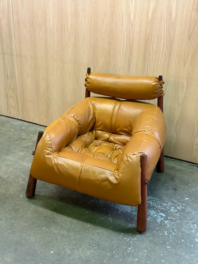 1960s Brazilian Wood and Leather MP81 Chair by Percival Lafer in Chairs & Recliners in Victoria - Image 5