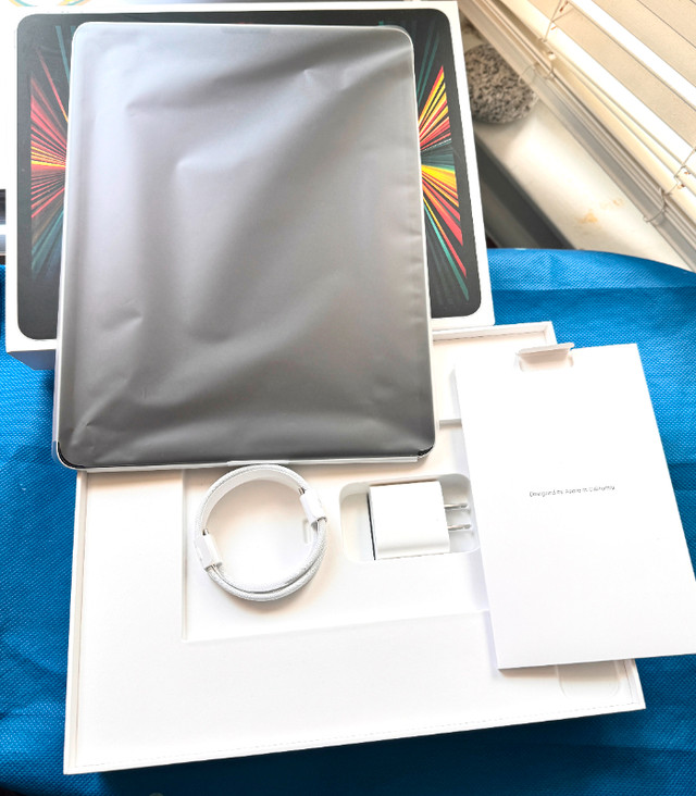 iPad Pro 12.9-inch (5th generation)  128G Silver in General Electronics in Burnaby/New Westminster