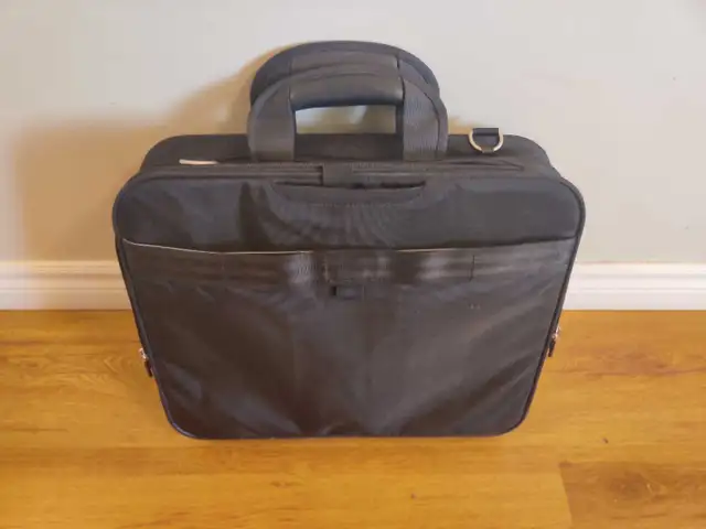 Targus Laptop Carrying Case in Laptop Accessories in Ottawa - Image 3