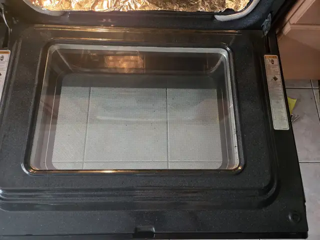 Whirlpool Stove in Stoves, Ovens & Ranges in Markham / York Region - Image 4