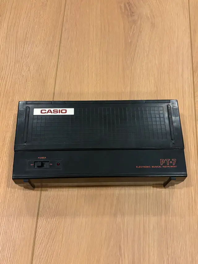 Rare Vintage 1983 Casio PT-7 Pocket Synthesizer - Working! in Pianos & Keyboards in City of Toronto - Image 3
