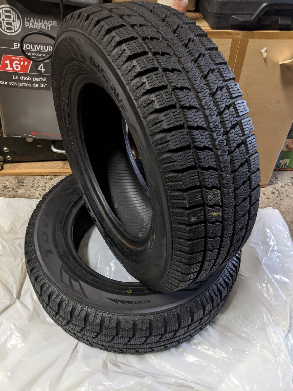 2 x 185 70R14 - TOYO OBSERVE GSI-5 Winter Tires [LIKE NEW] in Tires & Rims in Ottawa - Image 2