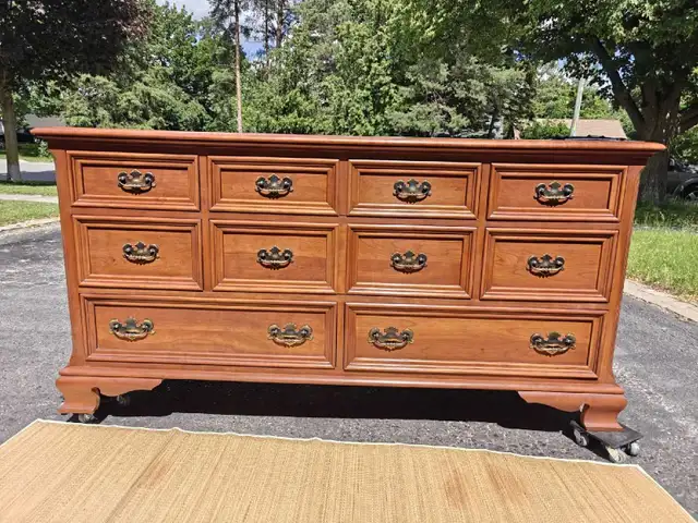 GIBBARD Dresser GREAT CONDITION CAN DELIVER  in Dressers & Wardrobes in City of Toronto - Image 2