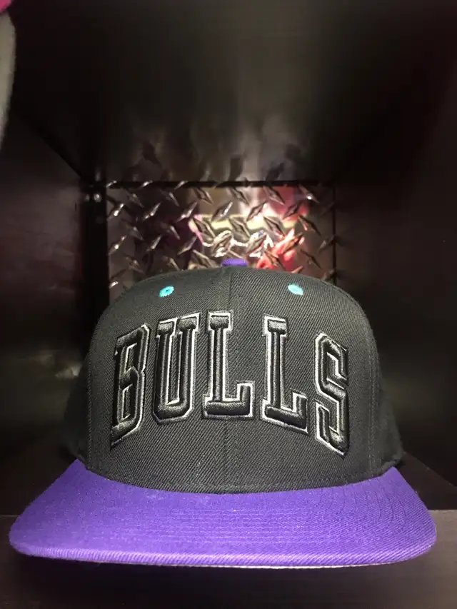 Chicago bulls black crest purple Mitchell Ness snapback63804702351105120