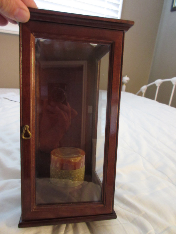 Lantern Box Williamsburg Style Wooden Glass Wall Hanging Sconce in Home Décor & Accents in Timmins - Image 2