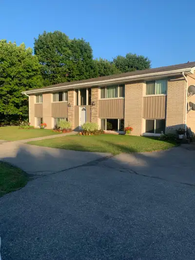 2 bedroom, upper apartment available in an all SENIOR 4-plex building. Quiet, peaceful location and...