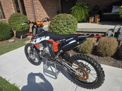 Brembo Hydraulic clutch Brembo front and rear brakes Renthal fat bars with new KTM grips New FMF Gna...