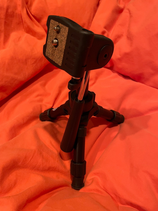 Optex mini tripod  in Cameras & Camcorders in London - Image 3