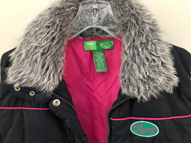 Black ROXY vest with fur trim, pink lining in Other in Cambridge - Image 2