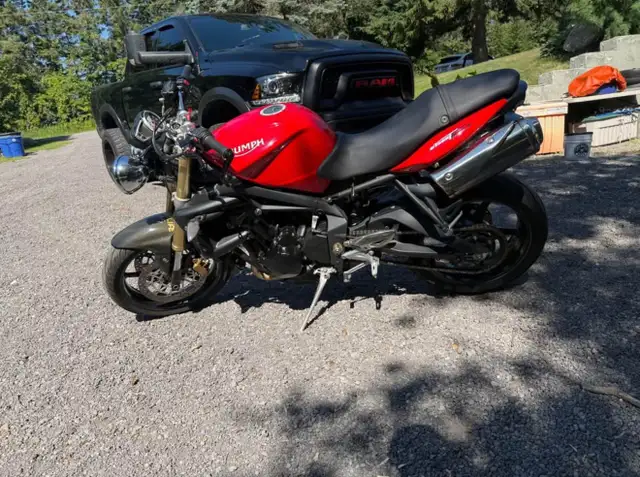 END OF SUMMER SALE 2010 triumph street triple 675 in Sport Touring in Oshawa / Durham Region - Image 3