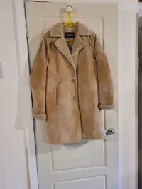 Manteau en suède beige medium 10$