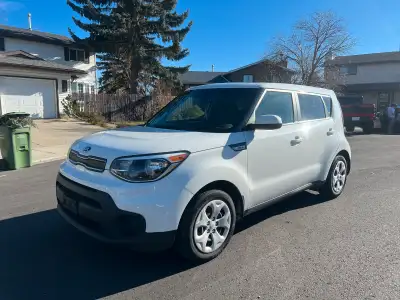 Selling this Beautiful white 2018 Kia Soul with low KM. Only 94,000km. Always kept up with maintenan...