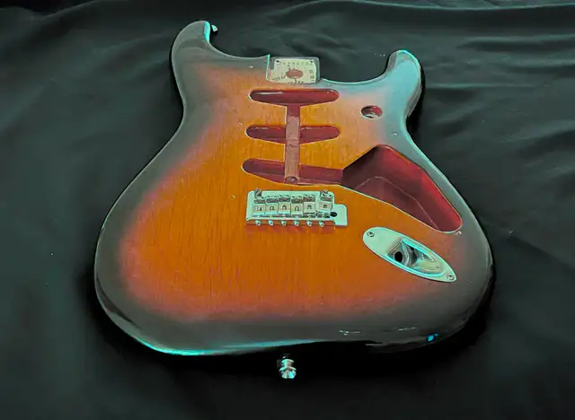 Gorgeous Fender Classic Series ‘60s Reissue Stratocaster Body in Guitars in Mississauga / Peel Region - Image 9