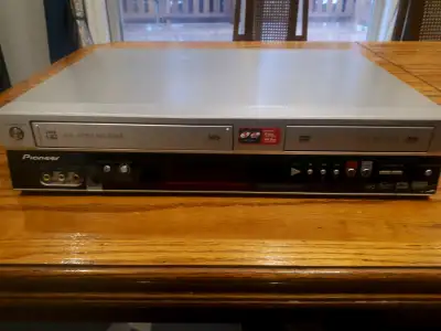 Pioneer DVD Combo VHS VCR Model DVR-RT401-S Recorder For Parts And Repair AS IS VCR Plays Tapes Work...