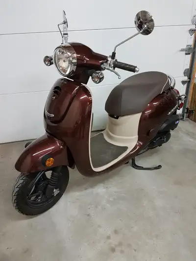 Honda Giorno scooter, 50cc , 3200km , excellent original condition . Great on gas . Asking $2,400 ob...