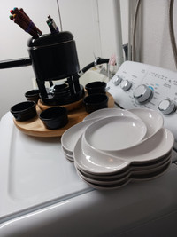 Fondue set with round plates