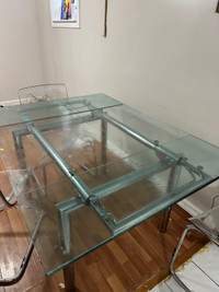 Glass table with 4 chairs 