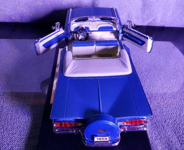 Road Legends 1959 Chevrolet Impala Convertible Blue 1:18 Diecast in Arts & Collectibles in Sarnia - Image 4