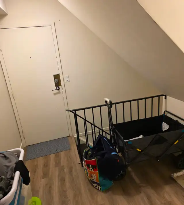 3 bedroom bi level vista villas st albert. Lease take over.