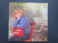 VÉRONIQUE SANSON. 45 TOURS 1972  ( BESOIN DE PERSONNE. )