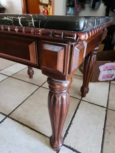 table en bois et imitation de marbre..., View more
